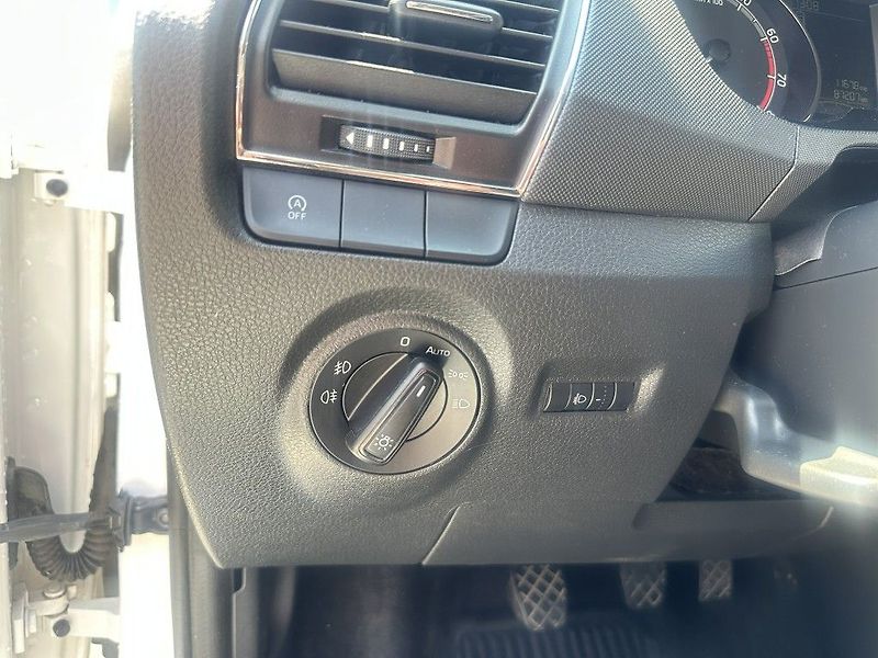 Škoda Fabia 1.0 TSI 70kW Ambition Combi - fotka 16 z 23