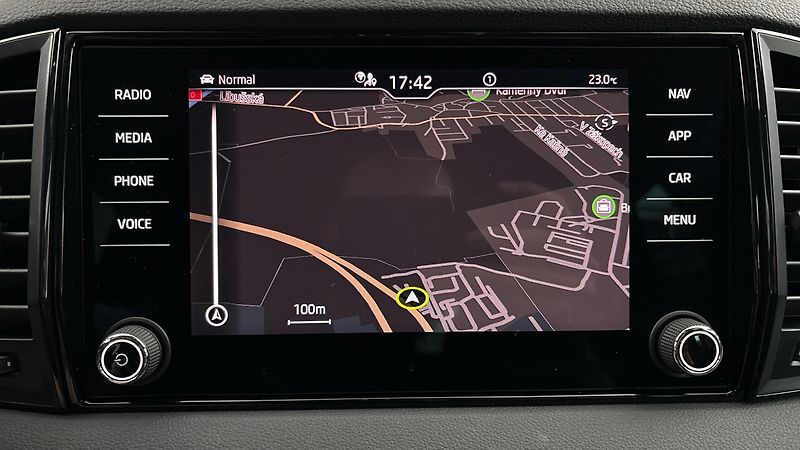 Škoda Karoq 1.5 TSI DSG Sportline - fotka 26 z 27