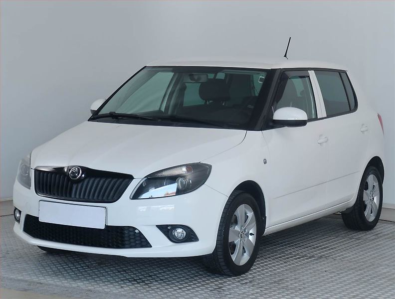 Škoda Fabia (2014) Ambition 1.2 TSI, Tempomat - fotka 2 z 17