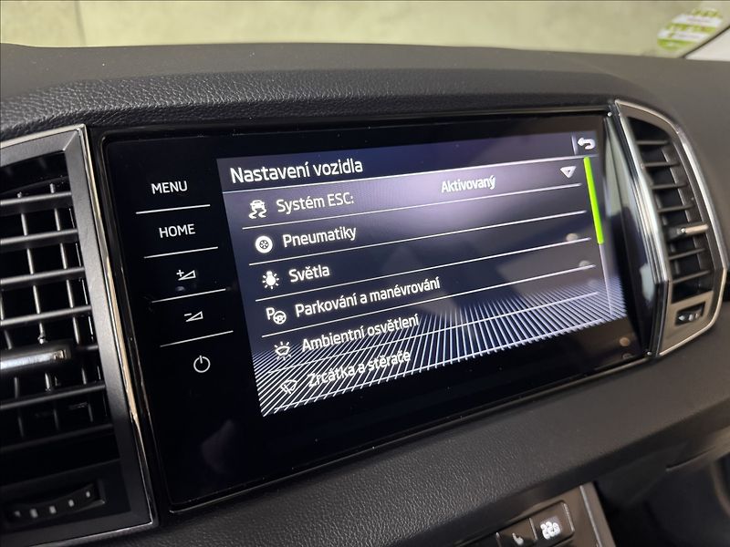 Škoda Karoq 2,0 TDi  DSG 4x4 Style Virtual - fotka 26 z 44