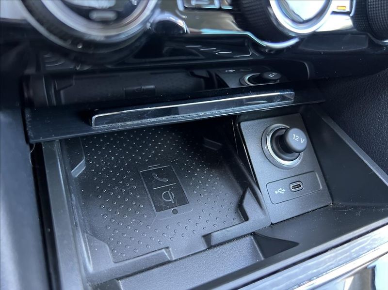 Škoda Superb 2,0 TDI DSG Premium Edition - fotka 36 z 42