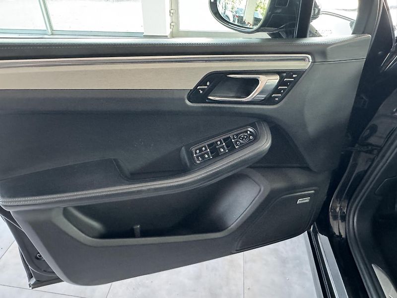 Porsche Macan (2015) 3,6 V6 Turbo CHRONO BOSE - fotka 16 z 35