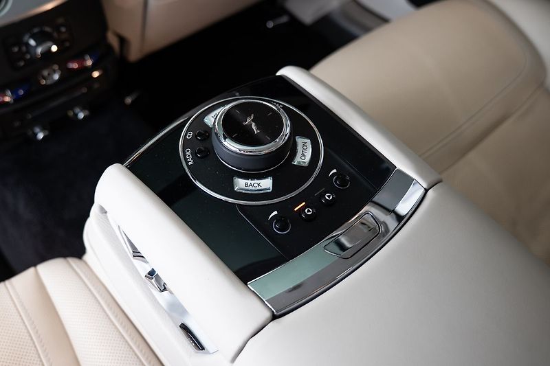 Rolls-Royce Ghost Family 360/Pano/Masážní sedadl - fotka 23 z 31