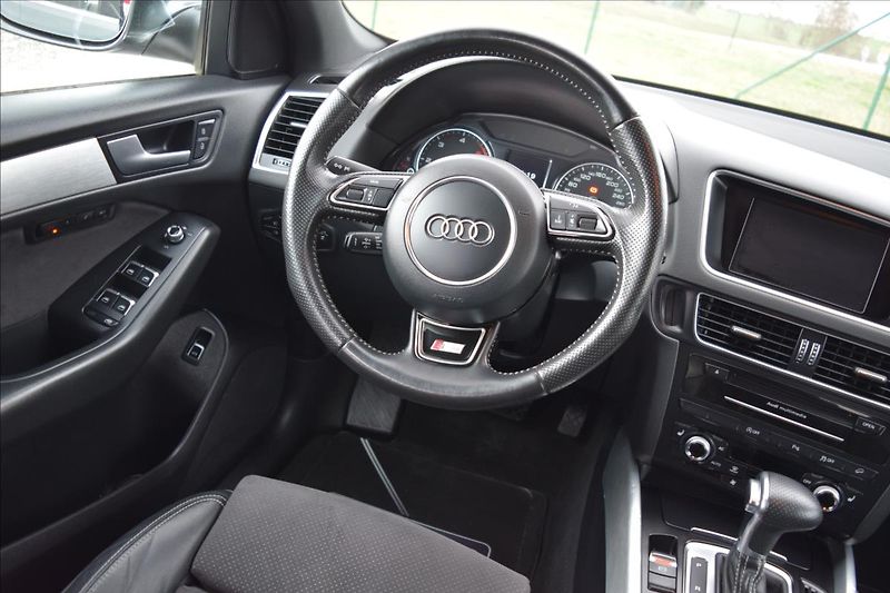 Audi Q5 3,0 V6 180KW S-LINE AUTOMAT - fotka 32 z 57