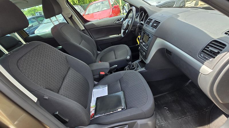Škoda Yeti 2.0TDI ELEGANCE  4x4  - fotka 23 z 46