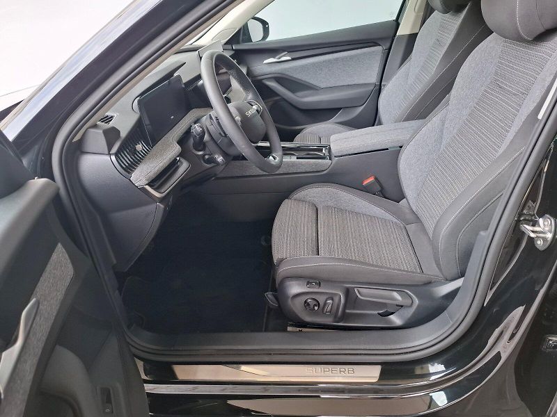 Škoda Superb (2025) COMBI SELECTION TD 110/2.0 A7F - fotka 33 z 40
