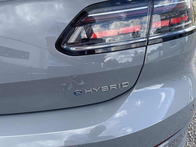 Volkswagen Arteon Shooting Brake (2022) 1.4 TSI E-HYBRID R-LINE DSG - fotka 36 z 38