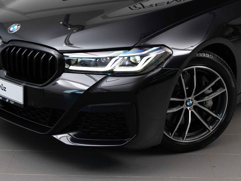 BMW Řada 5 540d xDrive - fotka 7 z 22
