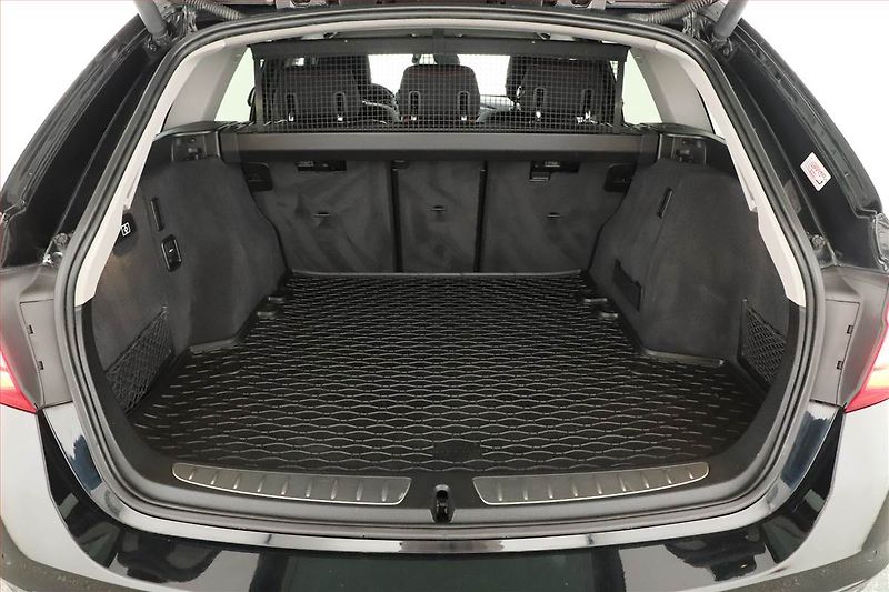 BMW Řada 3 (2016) 320 d, Navi, Tempomat - fotka 19 z 20