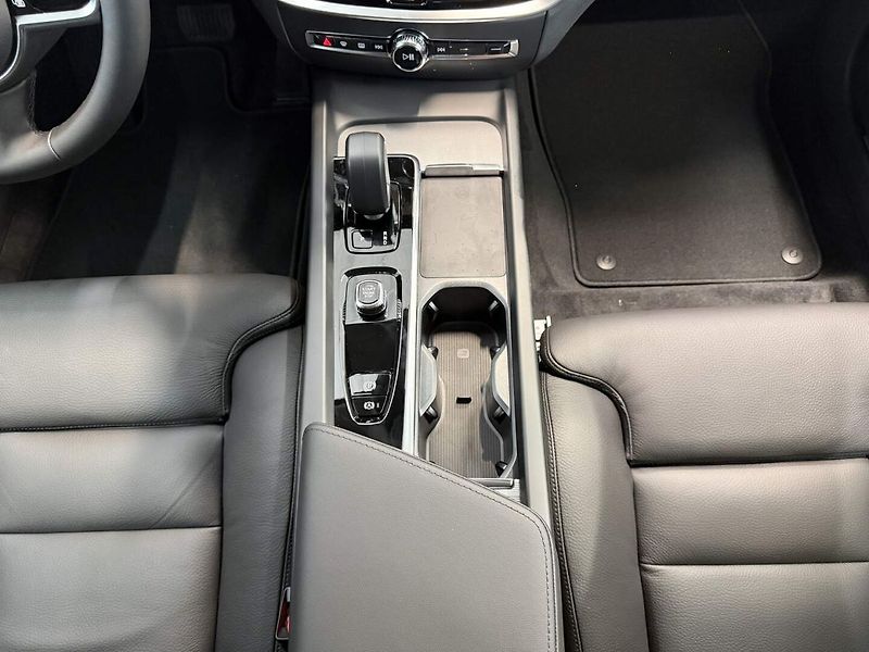 Volvo V60 (2026) B4 2.0L 197+14 HP AT7 FWD PLUS - fotka 13 z 24