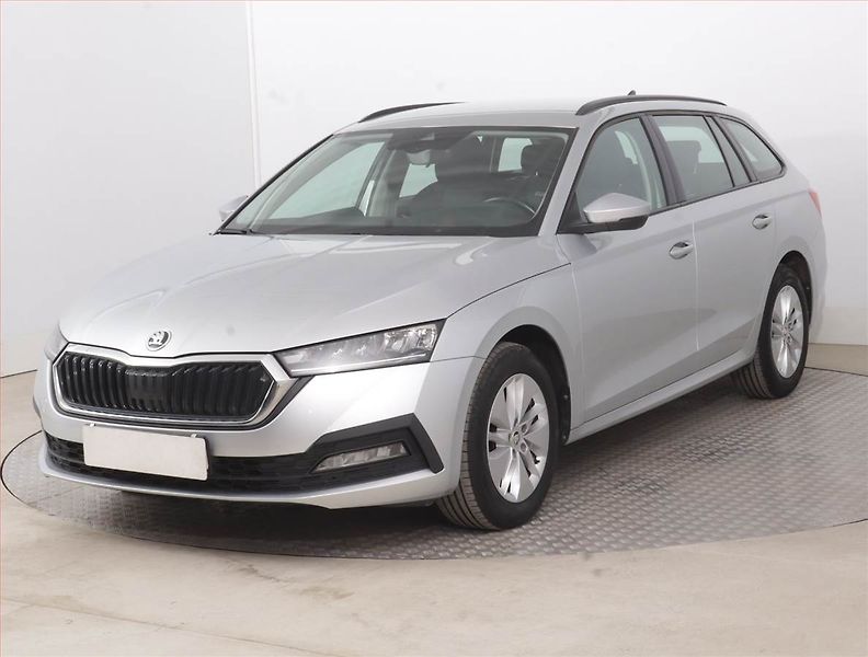 Škoda Octavia (2022) Ambition 2.0 TDI, ČR,1.maj - fotka 2 z 15