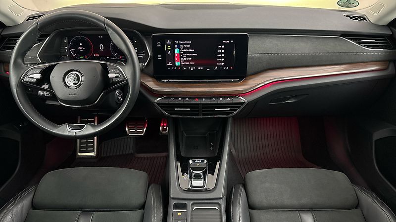 Škoda Octavia 2.0 TDI DSG 4x4 Scout Combi - fotka 8 z 33