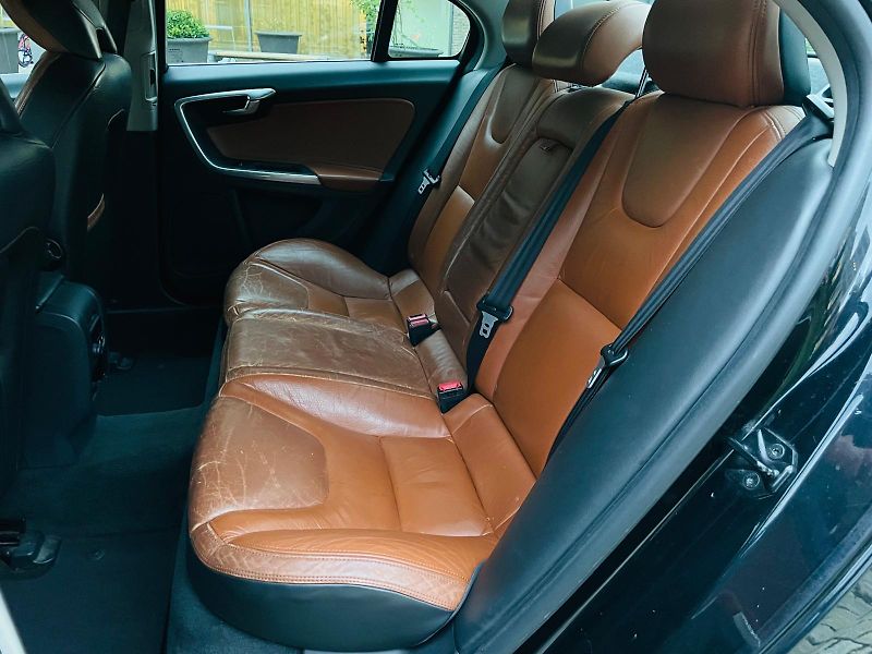 Volvo S60 2.0D 120KW 5VÁLEC VÝHŘEV SENZO - fotka 31 z 44
