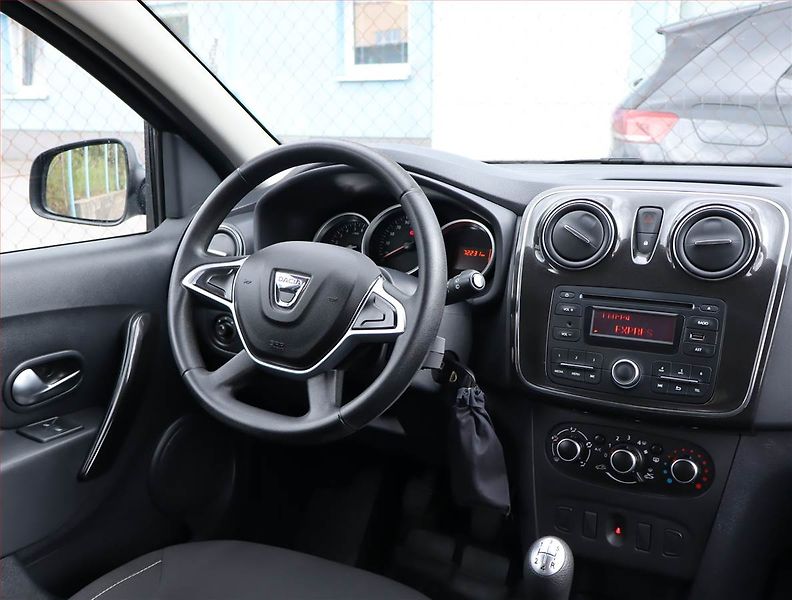 Dacia Sandero (2017) 1.0 SCe - fotka 7 z 15