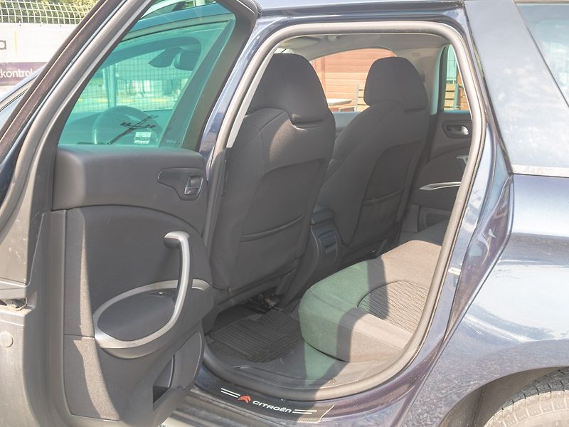 Citroën C5 (2011) 2.0HDI 103KW – PO SERVISU - fotka 29 z 39
