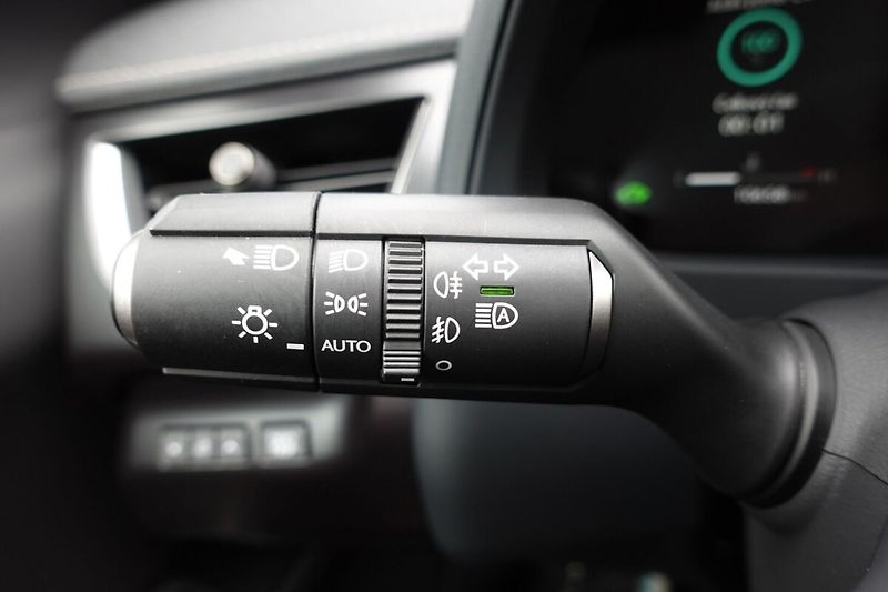 Lexus UX 300h UX300h 2,0 HEV Business Tech - fotka 29 z 34