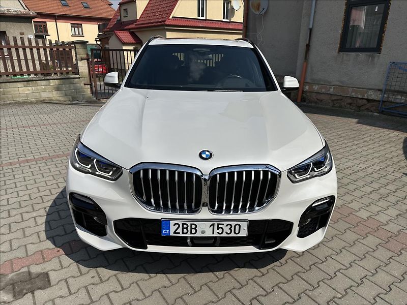 BMW X5 3,0 xDrive 30d M-SPORT LASER - fotka 11 z 38