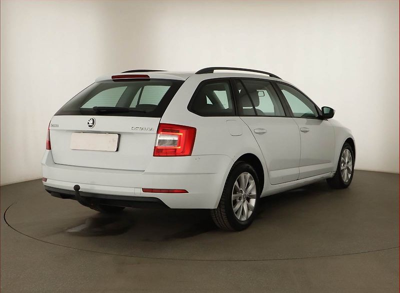 Škoda Octavia (2017) 2.0 TDI, Tempomat - fotka 5 z 16