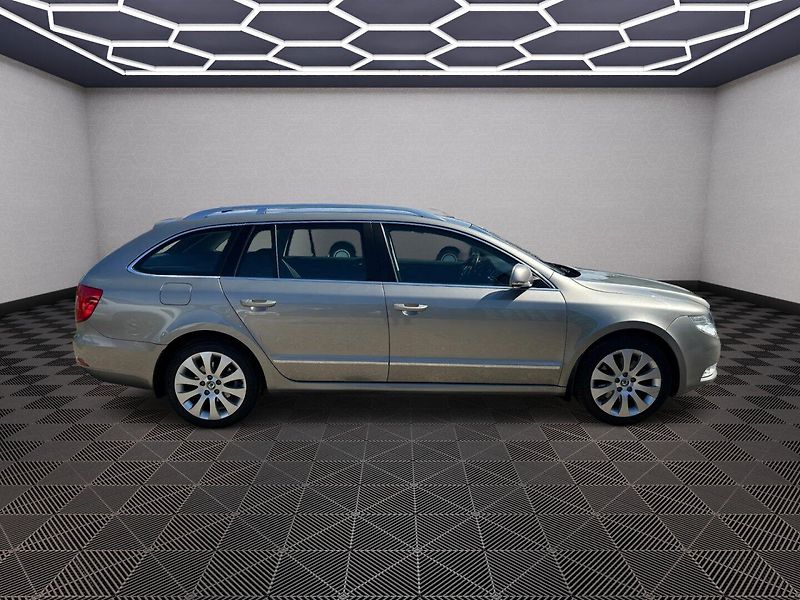 Škoda Superb (2011) 2.0Tdi 103kw - fotka 8 z 29