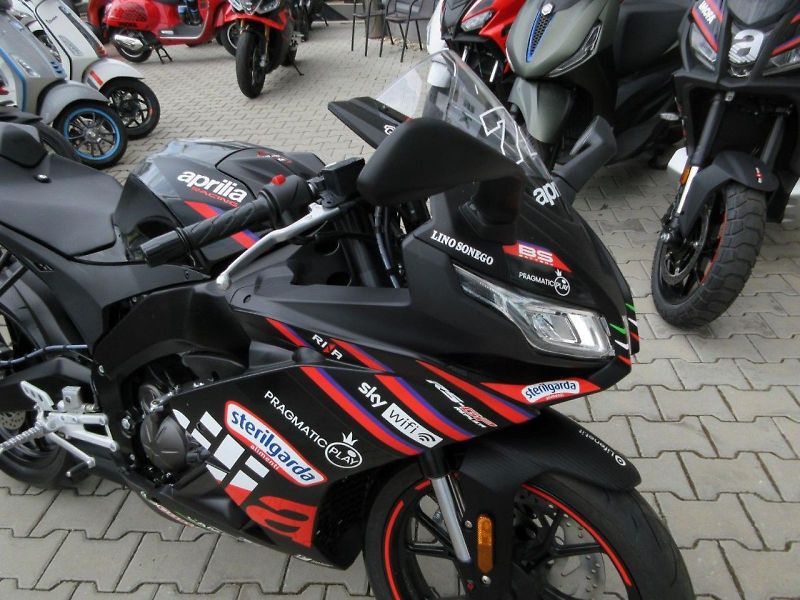 Aprilia (2026) RS 125 GP replica BEZZ - fotka 3 z 11