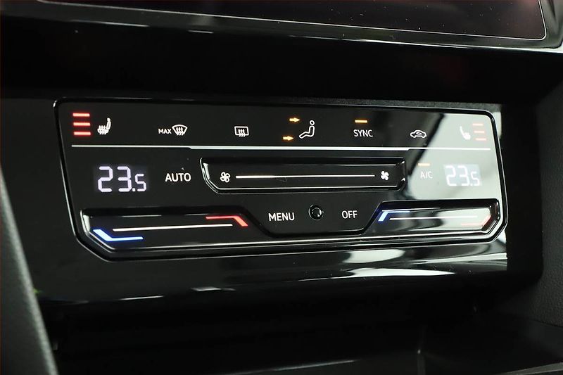 Volkswagen Passat (2020) 1.5 TSI - fotka 17 z 20