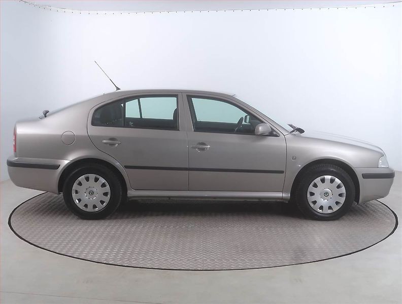 Škoda Octavia (2008) 1.4 16V, Serv.kniha - fotka 6 z 14