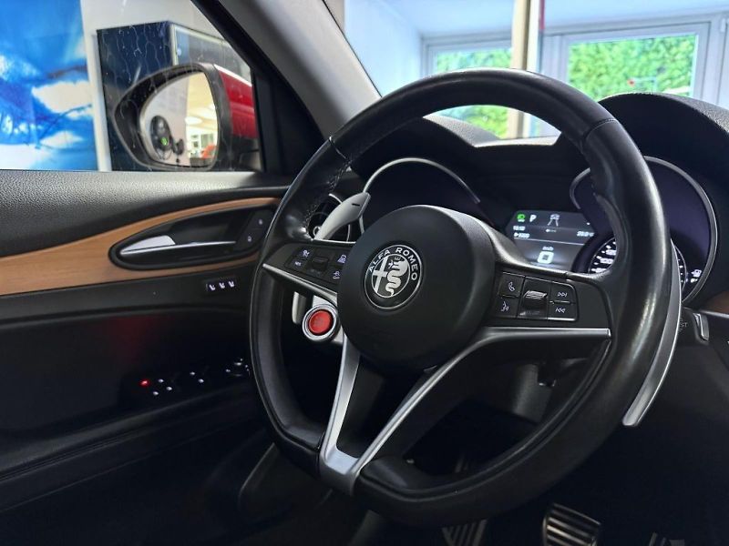 Alfa Romeo Stelvio (2017) 2.0T 280k AT8 ZF Q4 4x4 First - fotka 15 z 17