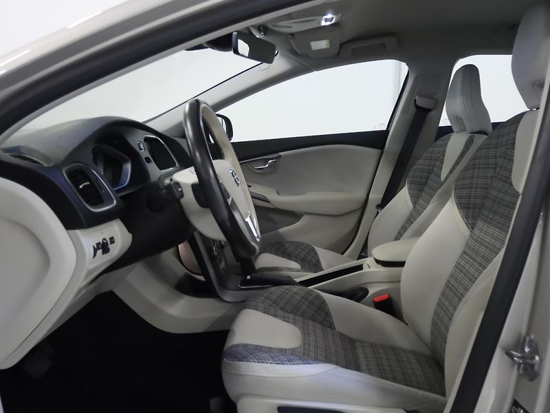 Volvo V40 - fotka 11 z 27