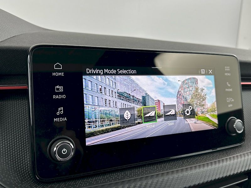 Škoda Kamiq (2025) DSG 1.0TSI 85kW Monte Carlo - fotka 12 z 32