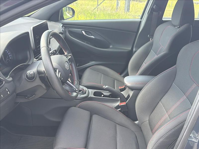 Hyundai i30 1,5 1.5 T-GDI MildH Family DCT - fotka 12 z 25