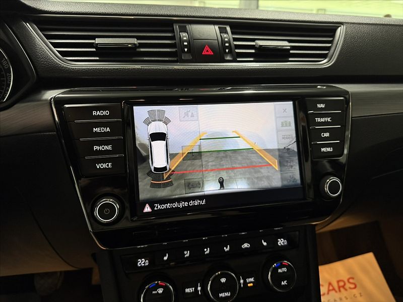 Škoda Superb 2,0   TDI 110kW STYLE 4x4 TAŽN - fotka 20 z 47