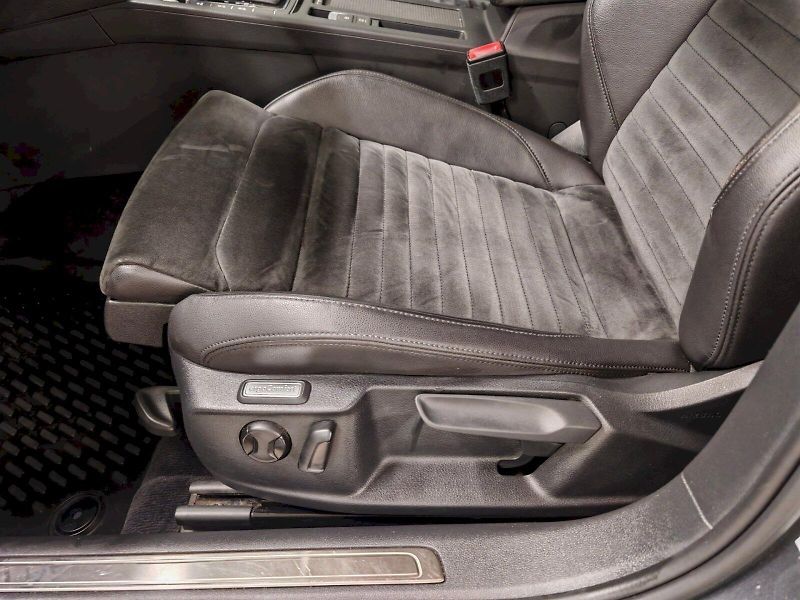 Volkswagen Passat (2015) Variant 2.0 TDI DSG 4x4 Highli - fotka 22 z 32