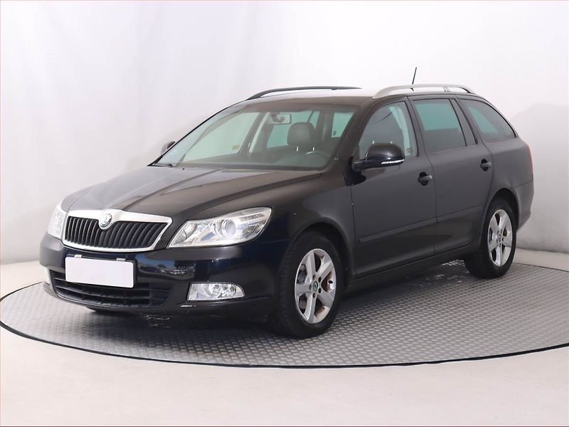 Škoda Octavia (2011) 1.6 TDI, Tempomat - fotka 2 z 16