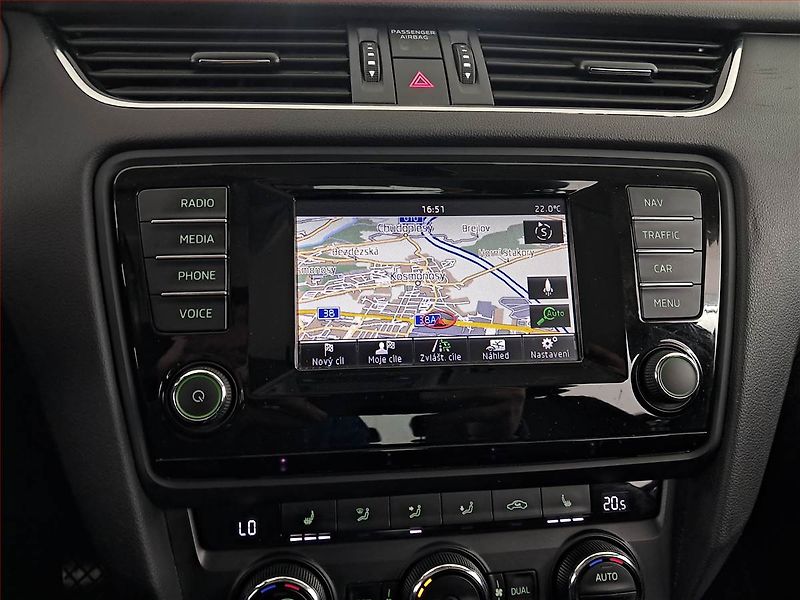 Škoda Octavia (2014) 1.2 TSI, Navi, Park. senzory - fotka 13 z 19