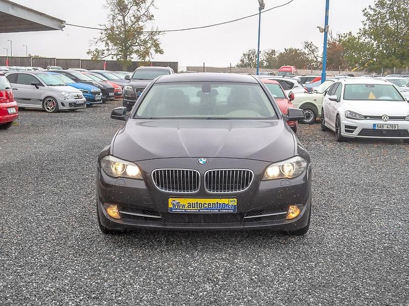 BMW Řada 5 (2010) 3.0i mat – NAVI - fotka 2 z 49