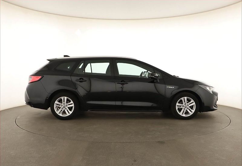Toyota Corolla (2022) 1.8 Hybrid - fotka 6 z 17