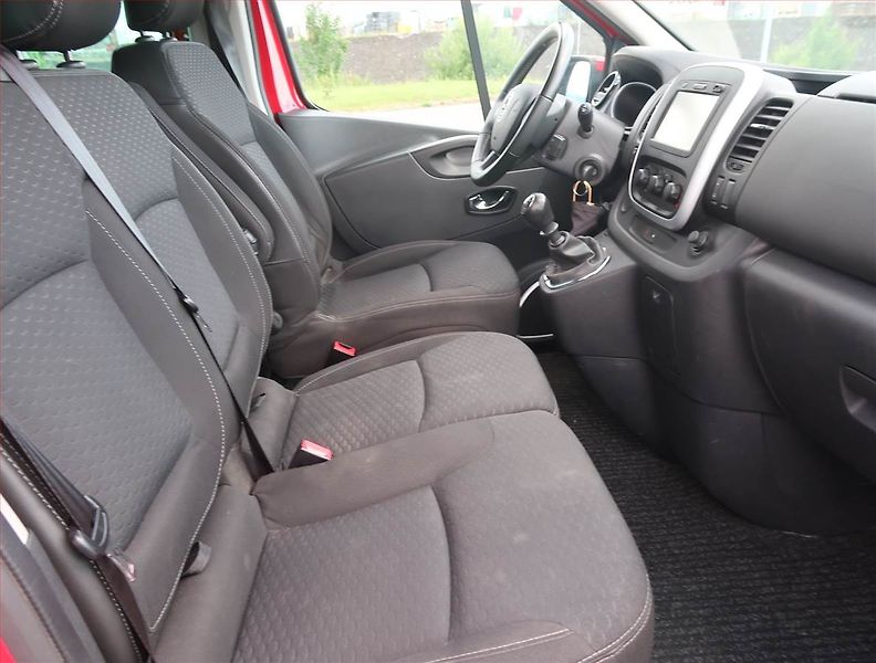Opel Vivaro (2015) 1.6 CDTI, Bus, 9Míst, ČR - fotka 9 z 17