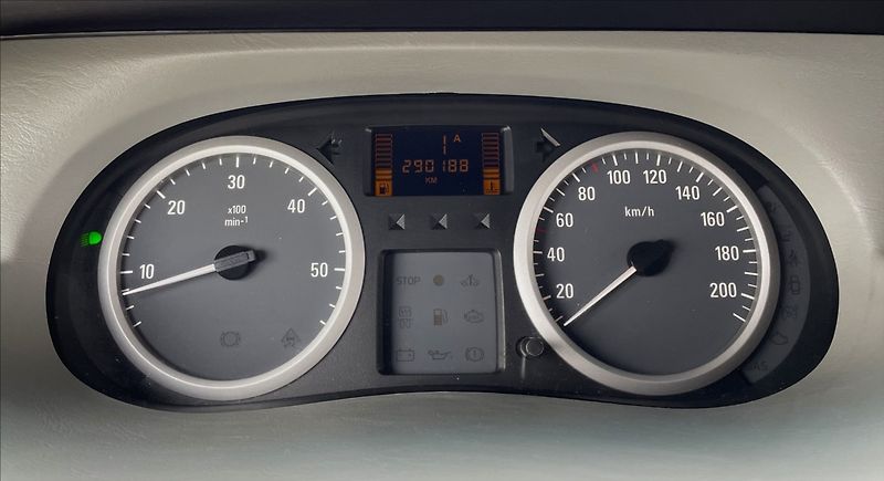 Opel Vivaro 2,5 D,107kW,8míst,po servisu,L - fotka 13 z 23