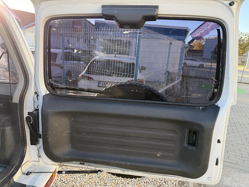 Suzuki Jimny 1,3i/63kW 4x4 - Klima,TZ,... - fotka 34 z 70