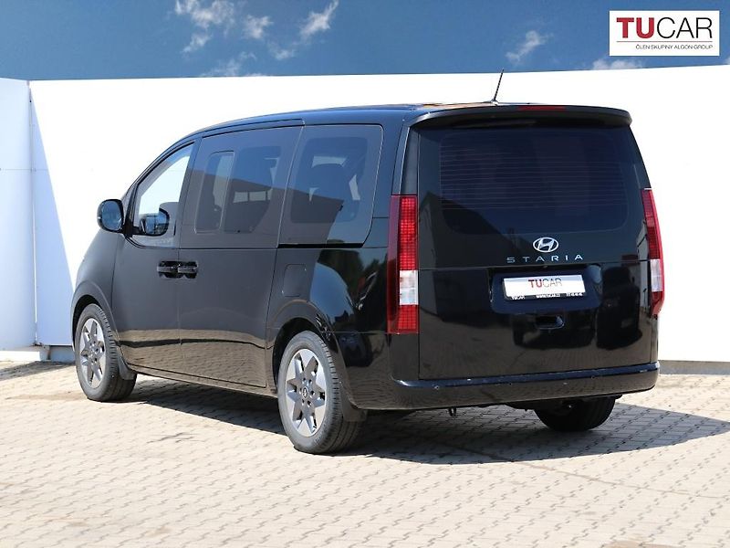 Hyundai Staria (2022) 2.2 CRDI 4x4 9 Sedadel, Kůže  - fotka 6 z 37
