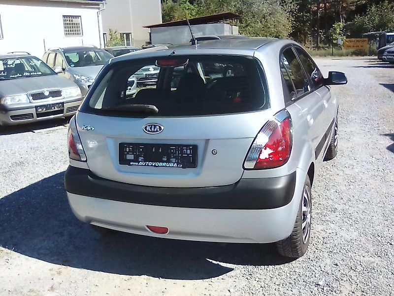 Kia Rio (2006) 1.4i 16V, velmi pěkné - fotka 5 z 30