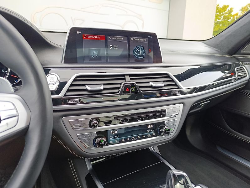BMW Řada 7 750Ld BLACK FIRE ČR 1.MAJ - fotka 31 z 49