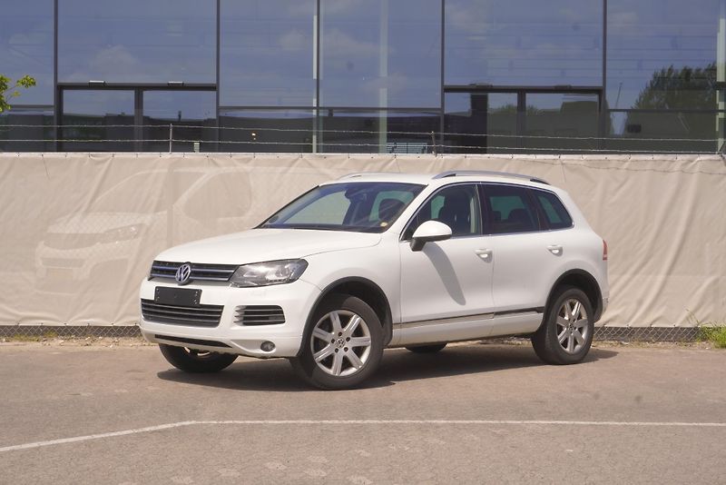 Volkswagen Touareg (2013) 3,6 V6 FSI  4x4 KŮŽE - fotka 2 z 27