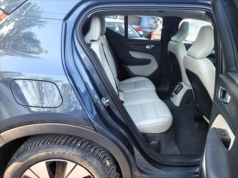 Volvo XC40 zálohováno - fotka 16 z 49