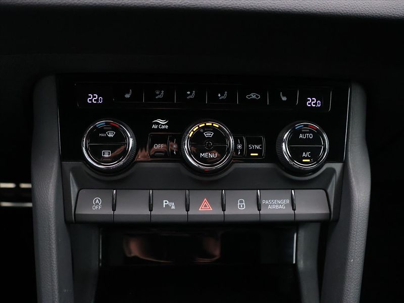 Škoda Karoq 1,5 TSI 110kW DSG Sportline - fotka 28 z 37
