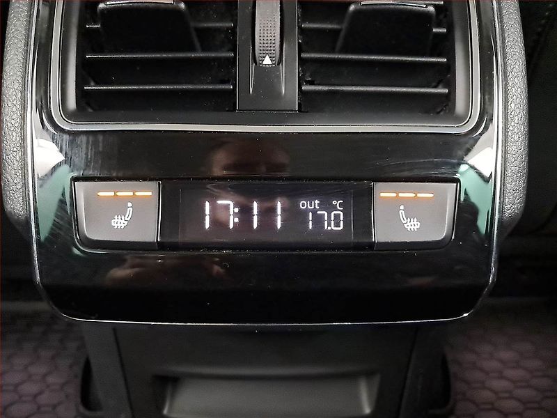 Škoda Superb (2017) Laurin&Klement 2.0 TDI, Kůže - fotka 19 z 19
