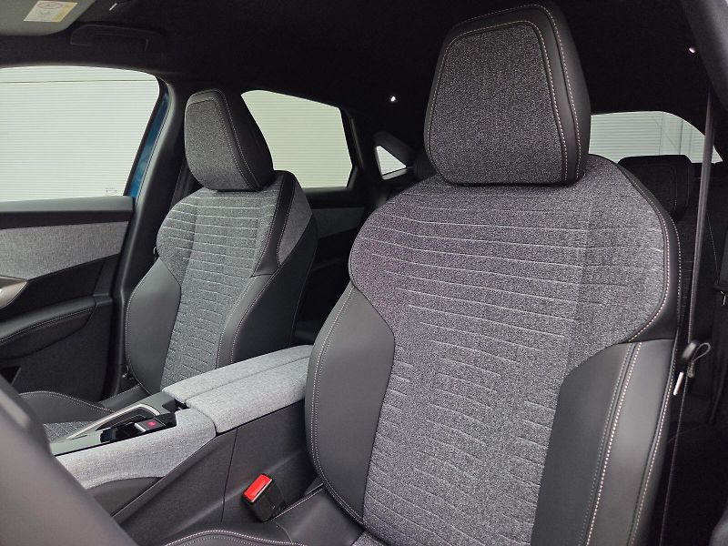 Peugeot 3008 (2025) ALLURE Hybrid 145 e-DCS6 - fotka 14 z 15