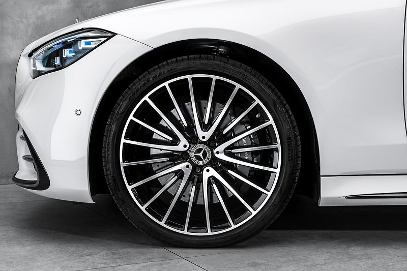 Mercedes-Benz Třídy S d 4M AMG MANUFAKTUR - fotka 2 z 26
