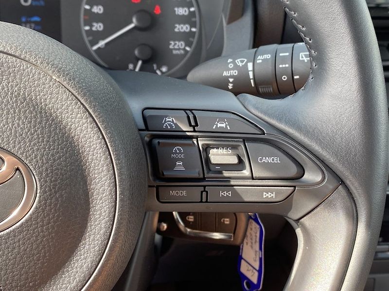 Toyota Yaris 1.5HEV, ČR-1m, Comfort, DPH - fotka 18 z 28