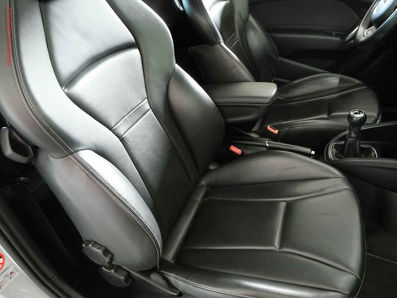Audi A1 (2011) 1.6TDI, Xenon, kůže - fotka 11 z 17